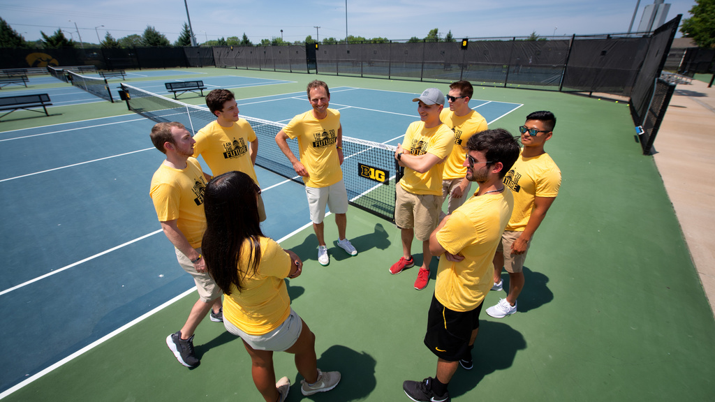 students hosting pro tennis tournament at Iowa